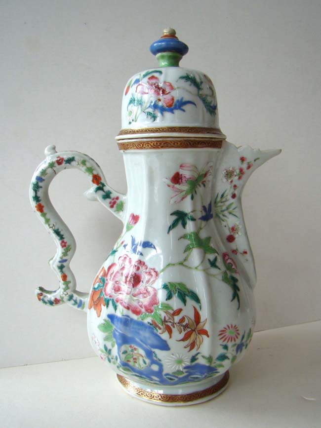 An Exceptional Museum Quality Chinese export porcelain Coffee Pot from the Chien Lung Dynasty circa 1750.